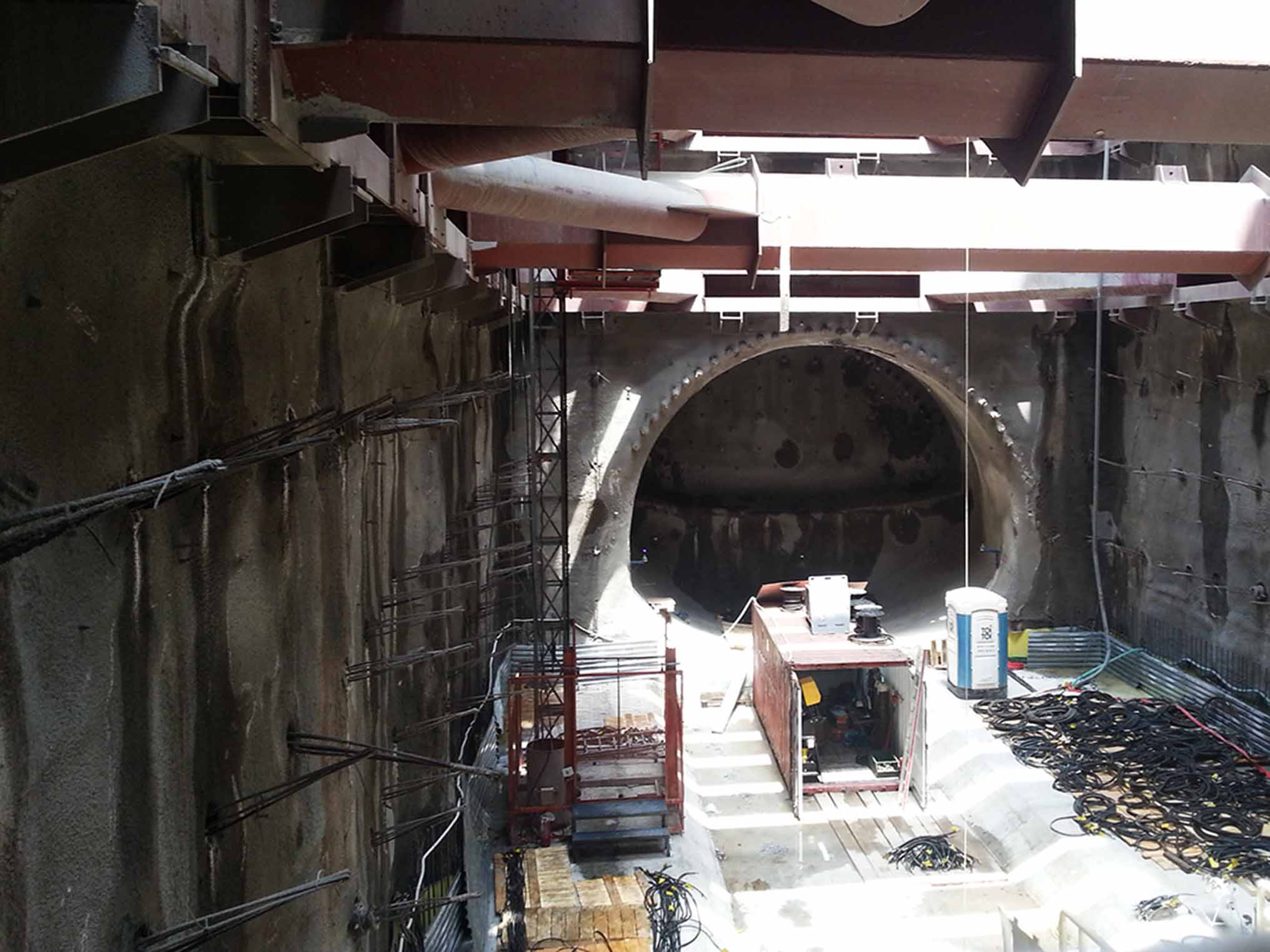 Αγκυρώσεις φρέατος TBM με αγκύρια ολόσωμου σπειρώματος ELEBAR-G25/S και αγκύρια fiberglass DURGLASS FL
